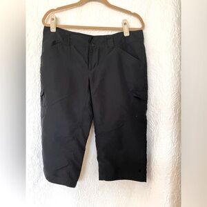 Columbia Omni Shade black capri size 10 used